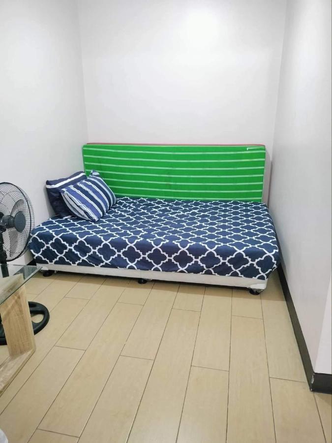 Cubao ManhattanHeights Unit 7EF Tower B, 1BR Manila Exterior foto