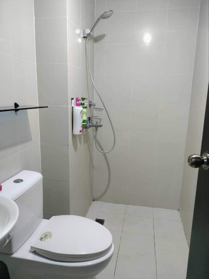 Cubao ManhattanHeights Unit 7EF Tower B, 1BR Manila Exterior foto