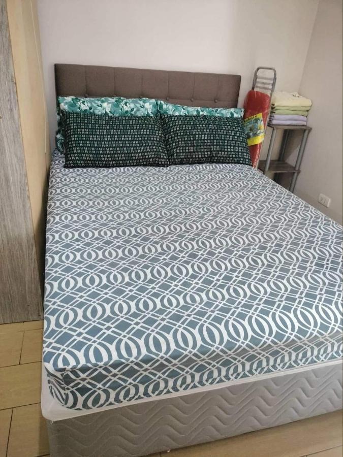 Cubao ManhattanHeights Unit 7EF Tower B, 1BR Manila Exterior foto