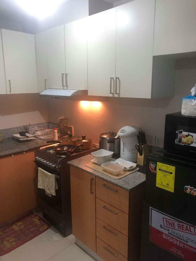 Cubao ManhattanHeights Unit 7EF Tower B, 1BR Manila Exterior foto
