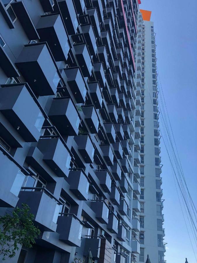 Cubao ManhattanHeights Unit 7EF Tower B, 1BR Manila Exterior foto