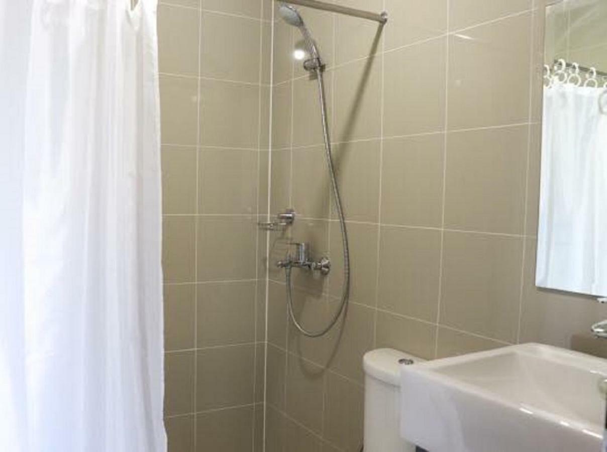 Cubao ManhattanHeights Unit 7EF Tower B, 1BR Manila Exterior foto