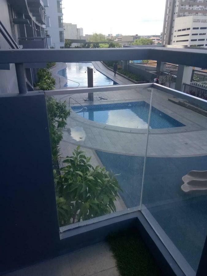 Cubao ManhattanHeights Unit 7EF Tower B, 1BR Manila Exterior foto
