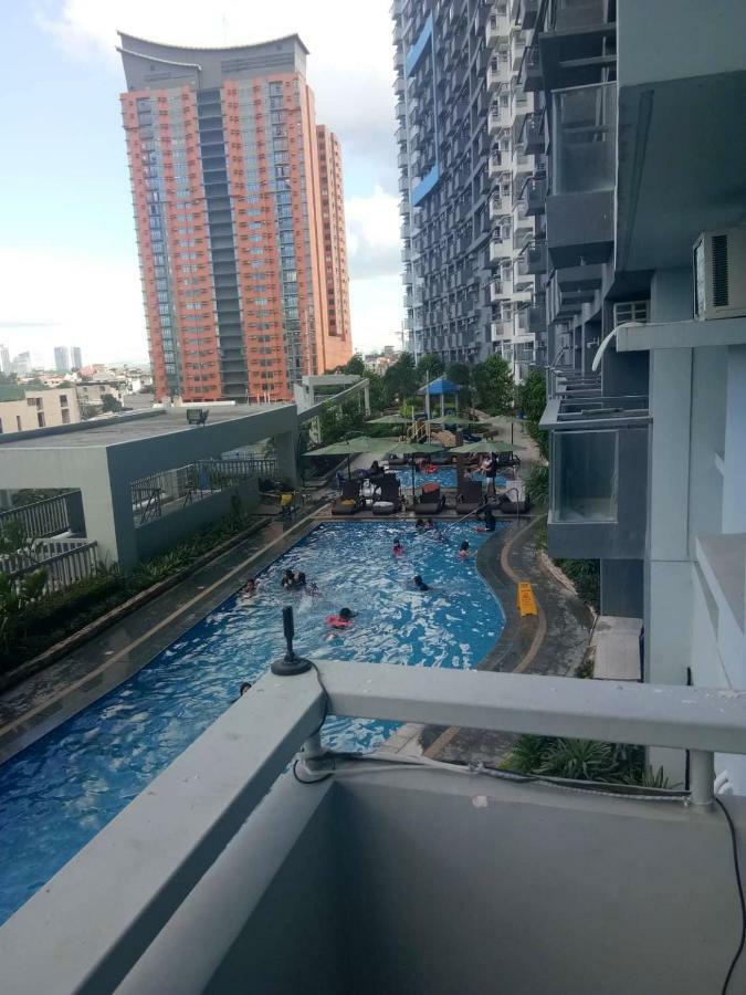 Cubao ManhattanHeights Unit 7EF Tower B, 1BR Manila Exterior foto