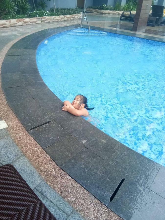 Cubao ManhattanHeights Unit 7EF Tower B, 1BR Manila Exterior foto